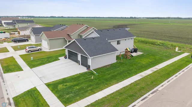 $375,000 | 2992 74th Avenue South, Fargo, ND 58104