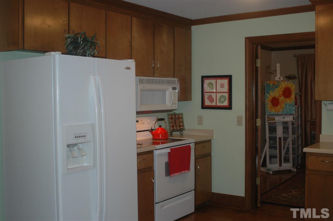 3008 Daventry Lane Raleigh, NC 27613 - Photo 11 of 25 Refrigerator conveys!