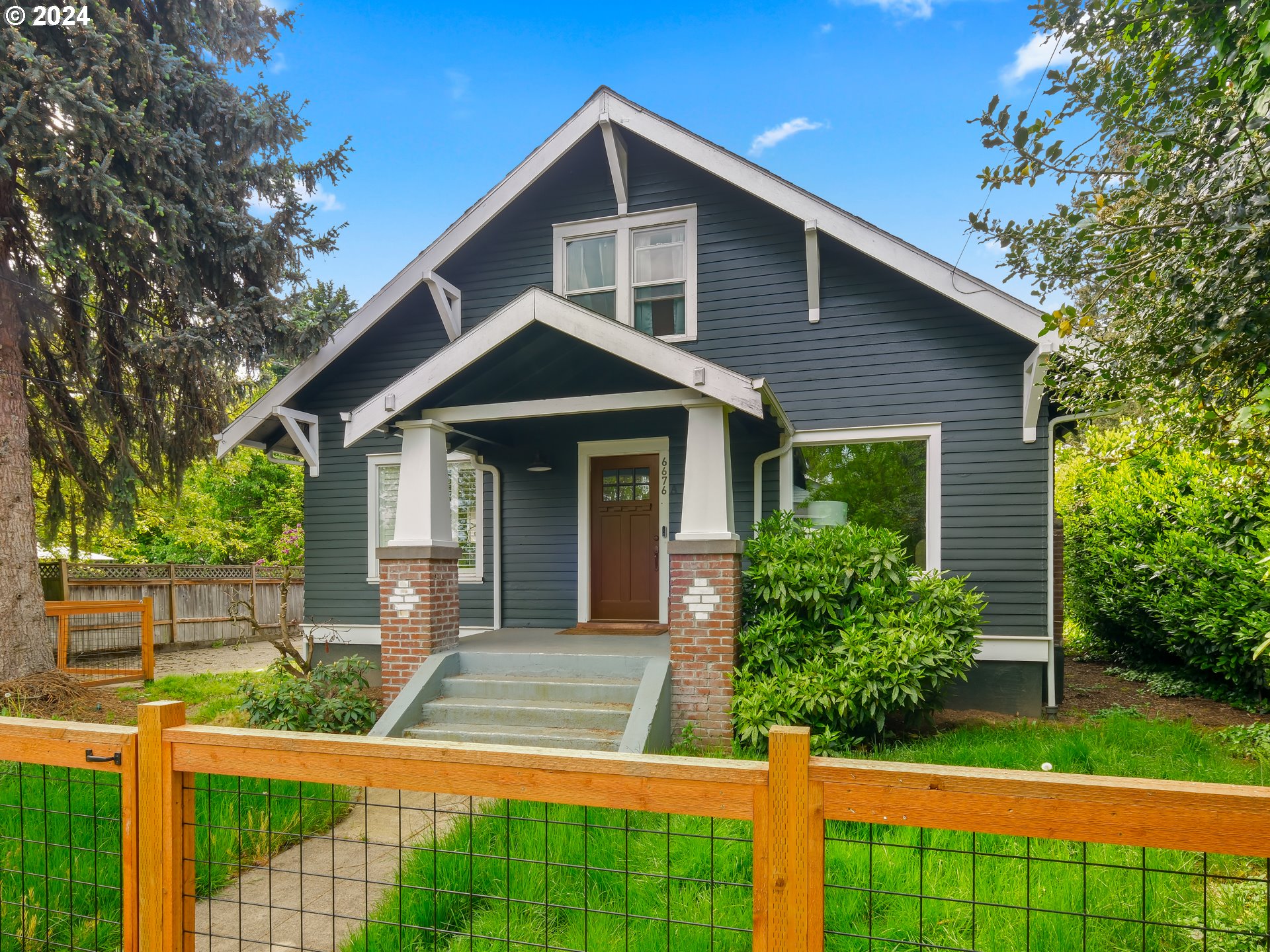 6676 North Mears Street Portland, OR 97203 - Photo 2 of 21 a front view of a house with garden