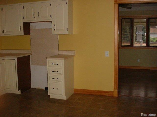 5444 Drayton Road Clarkston, MI 48346 - Photo 7 of 14 KITCHEN