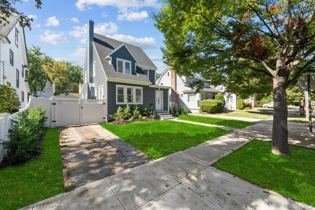 $979,000 | 111-32 199th Street | Hollis