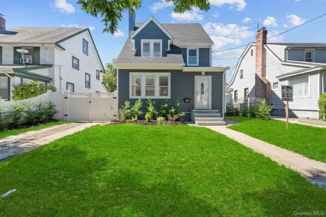 $979,000 | 111-32 199th Street | Hollis