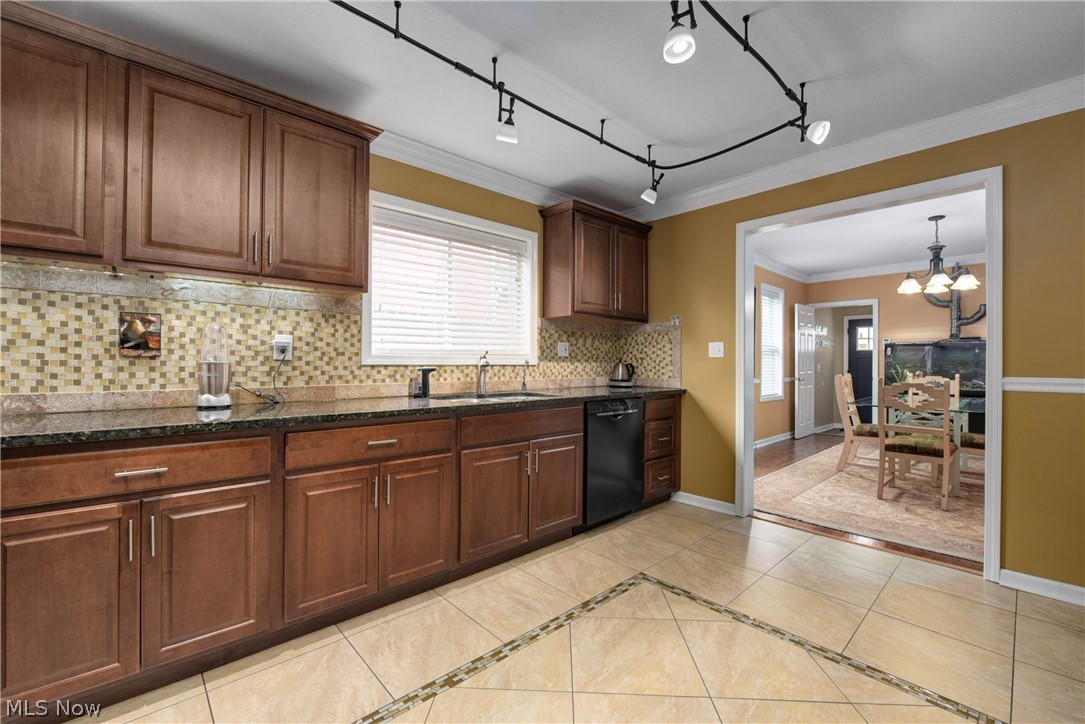 915 Fruit Avenue Cleveland, OH 44113 - Photo 9 of 35
