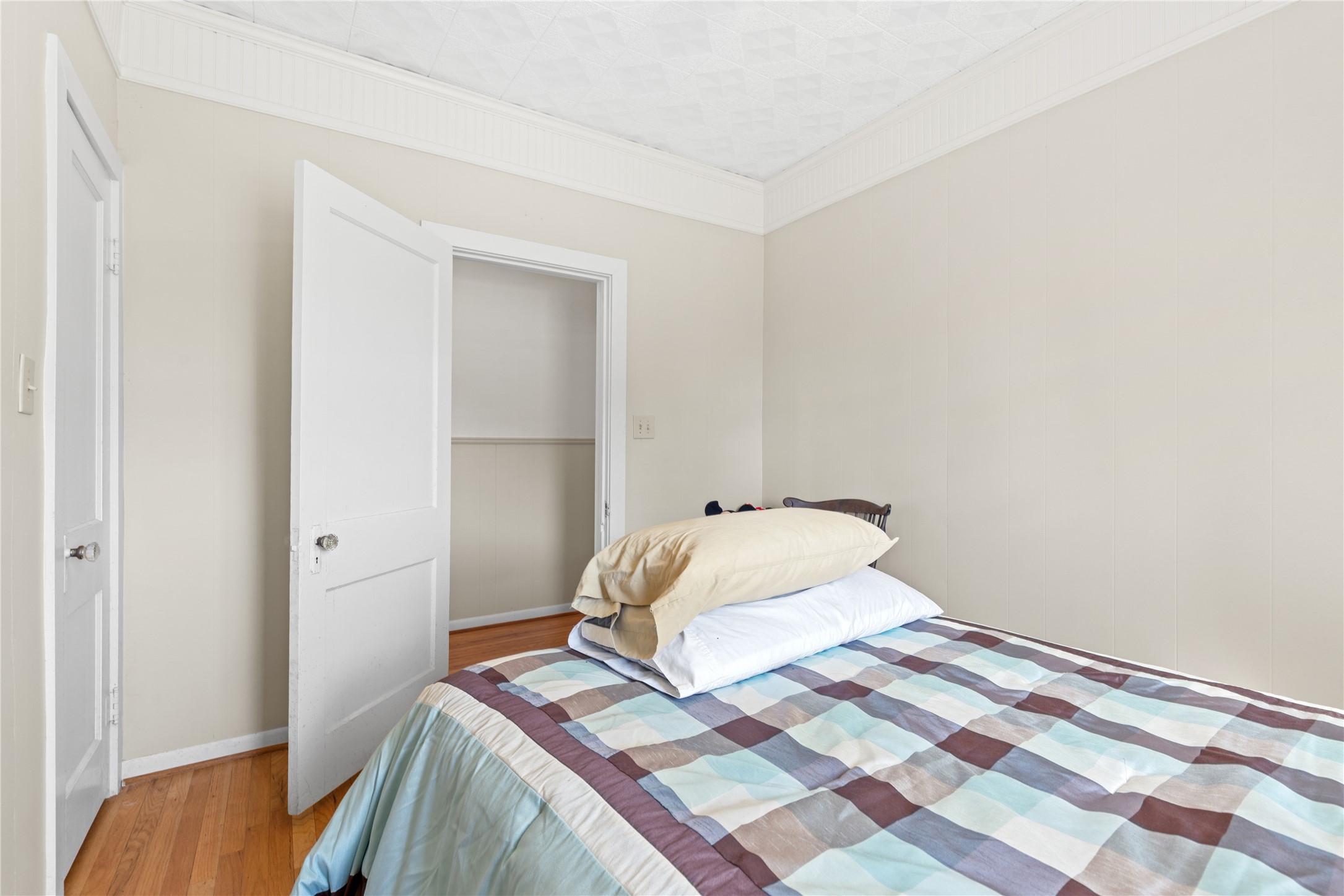 18218 Buck Road Washington, TX 77880 - Photo 16 of 32 a bedroom with a bed and a lamp