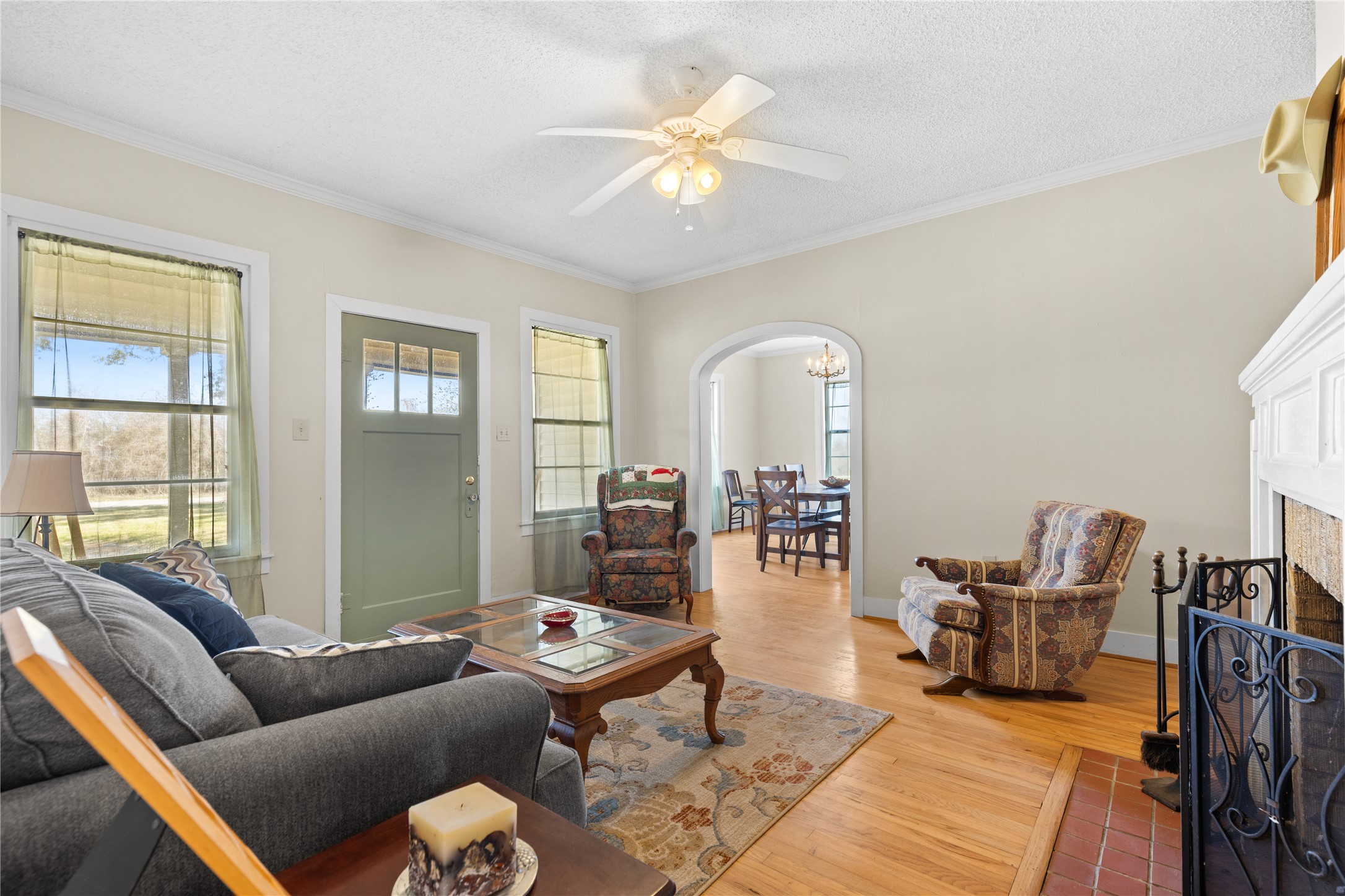 18218 Buck Road Washington, TX 77880 - Photo 7 of 32 a living room with furniture and a large window