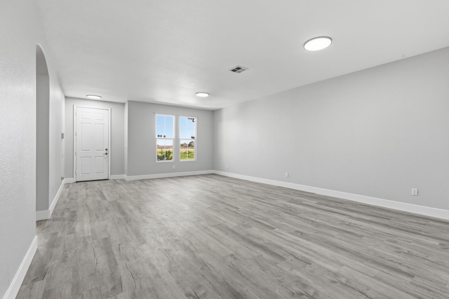 357 Wolfpack Court Patterson, CA 95363 - Photo 3 of 42