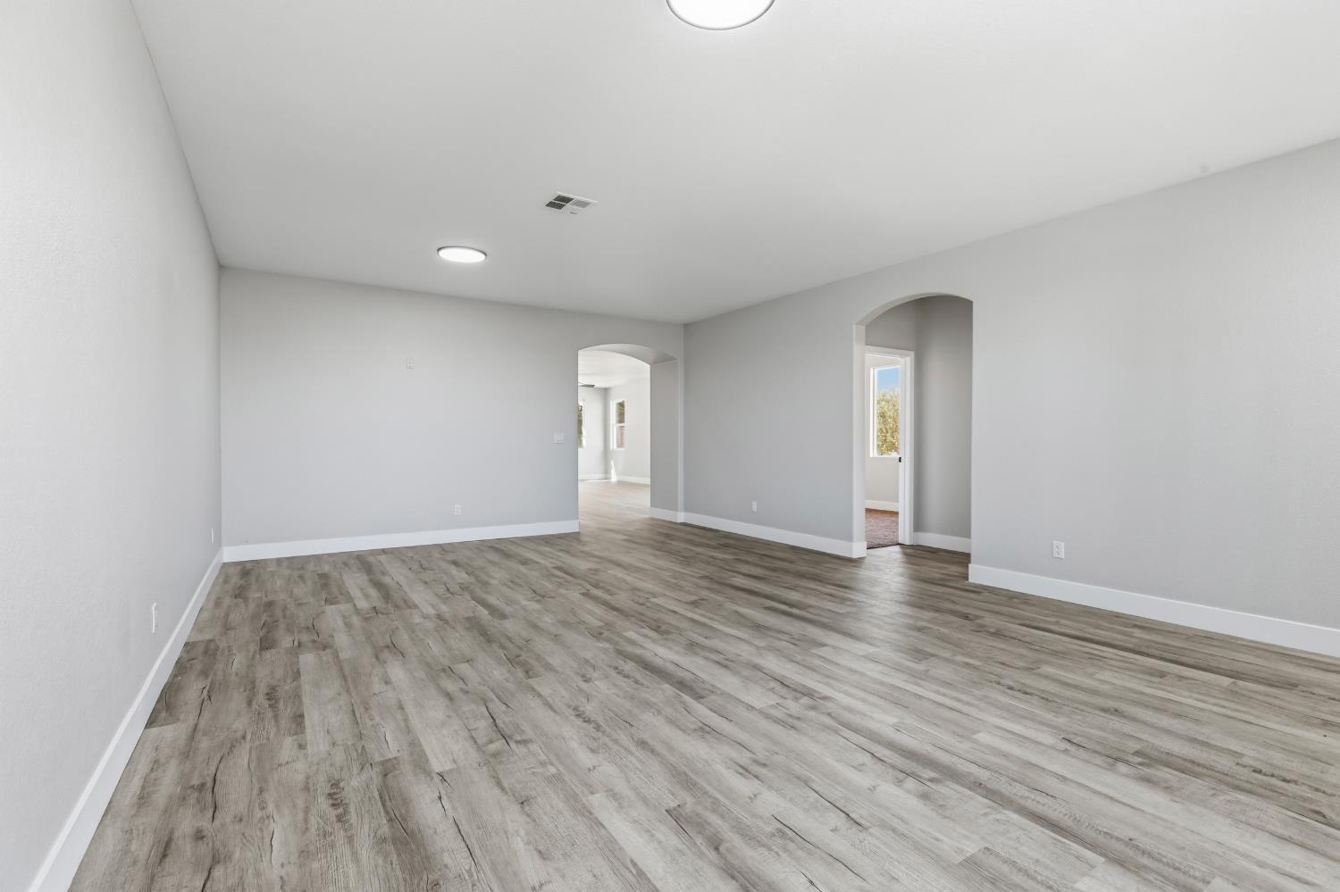 357 Wolfpack Court Patterson, CA 95363 - Photo 4 of 42