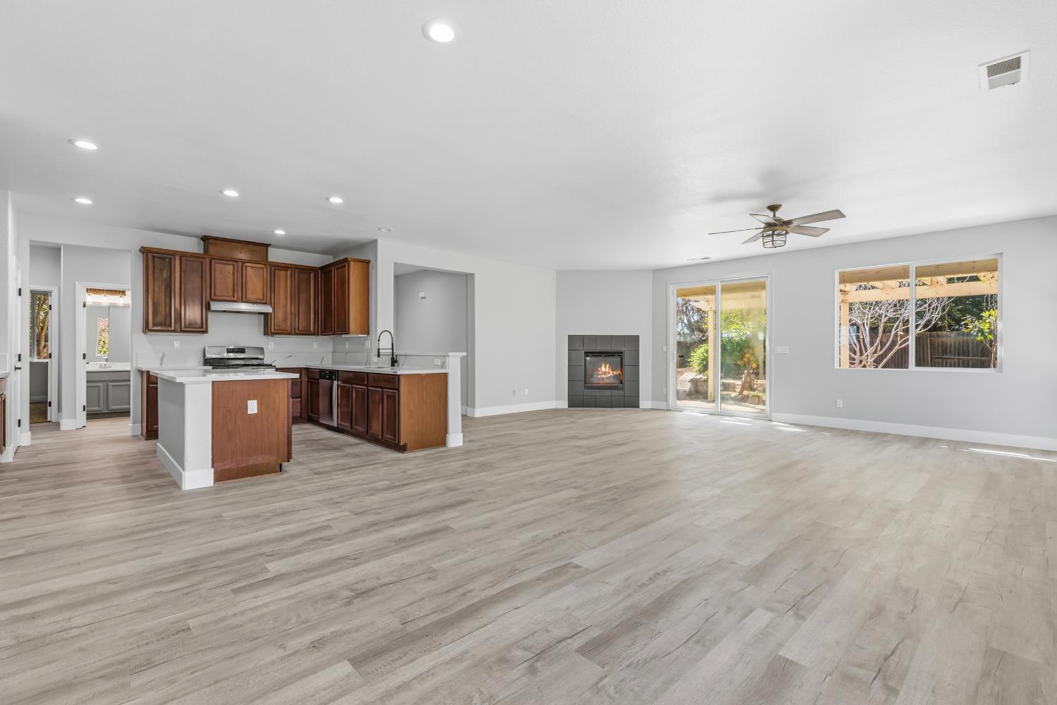 357 Wolfpack Court Patterson, CA 95363 - Photo 8 of 42