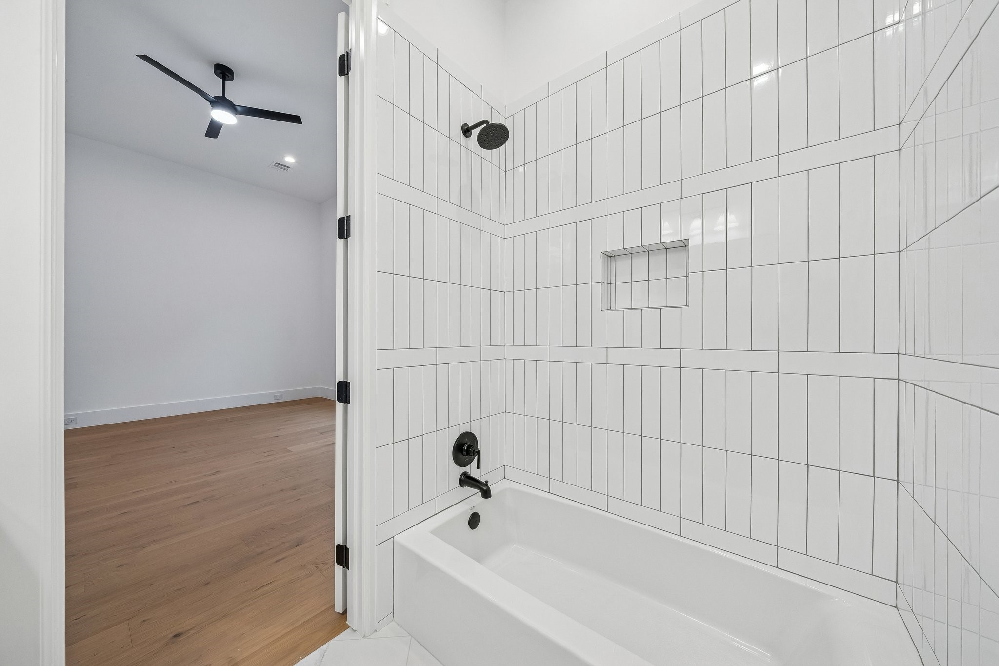 1227 Howard Lane Bellaire, TX 77401 - Photo 38 of 45 En suite