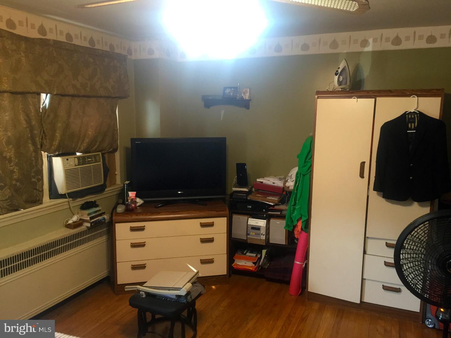 217 Glendale Road Upper Darby, PA 19082 - Photo 3 of 17
