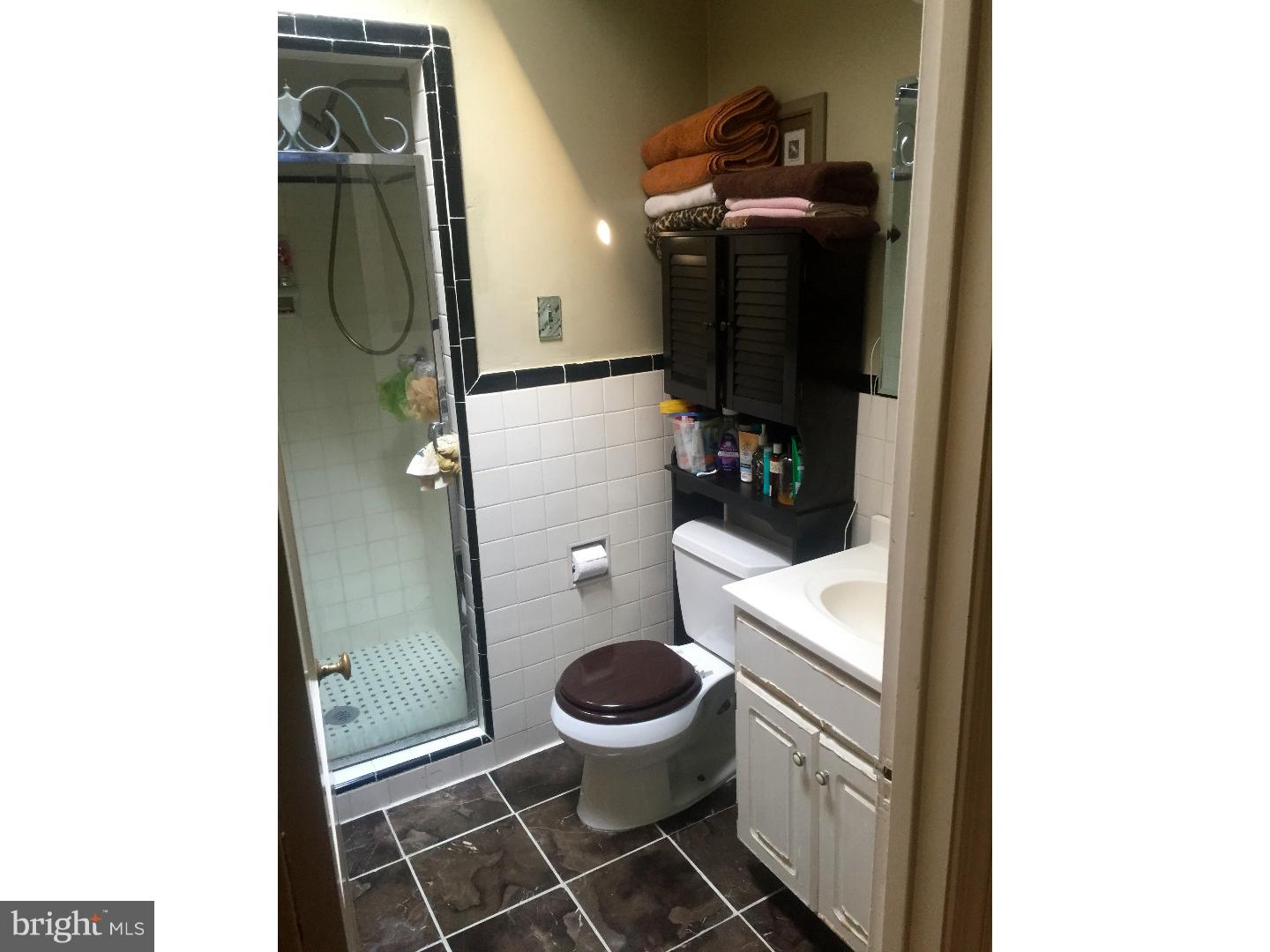 217 Glendale Road Upper Darby, PA 19082 - Photo 4 of 17