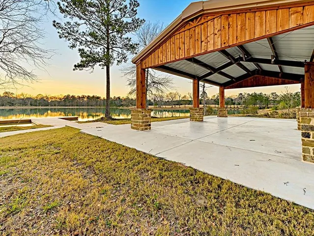 $294,900 | 506 Shoreview Drive, Conroe, TX 77303