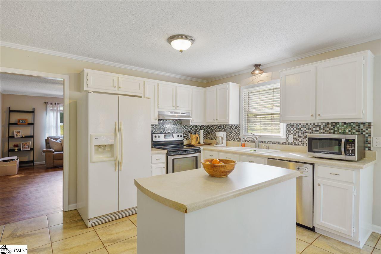 1934 Sitton Hill Road Easley, SC 29642 - Photo 8 of 26 Gallery Image 8