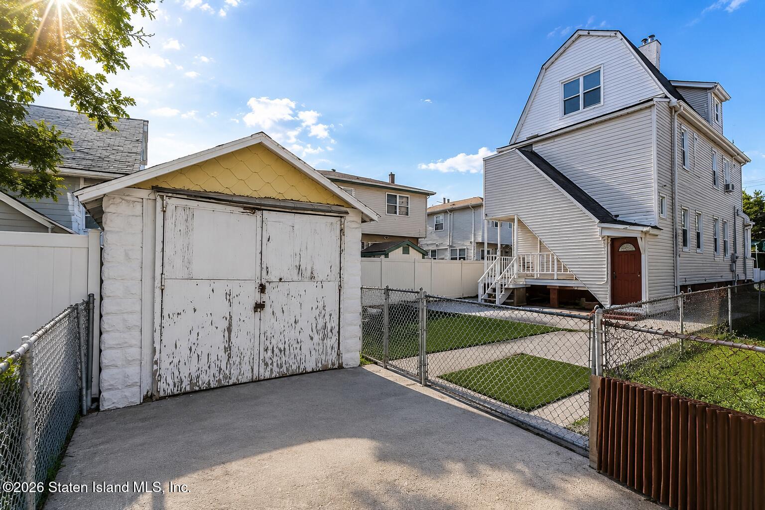 7355 Amboy Road Staten Island, NY 10307 - Photo 3 of 14 19BB76F5-713C-4C4A-B815-7B2DFA0F1620