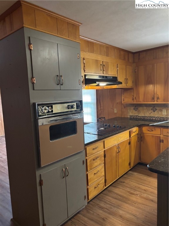 94 Kemp Street Sparta, NC 28675 - Photo 2 of 27 a kitchen with granite countertop a sink a stove and refrigerator