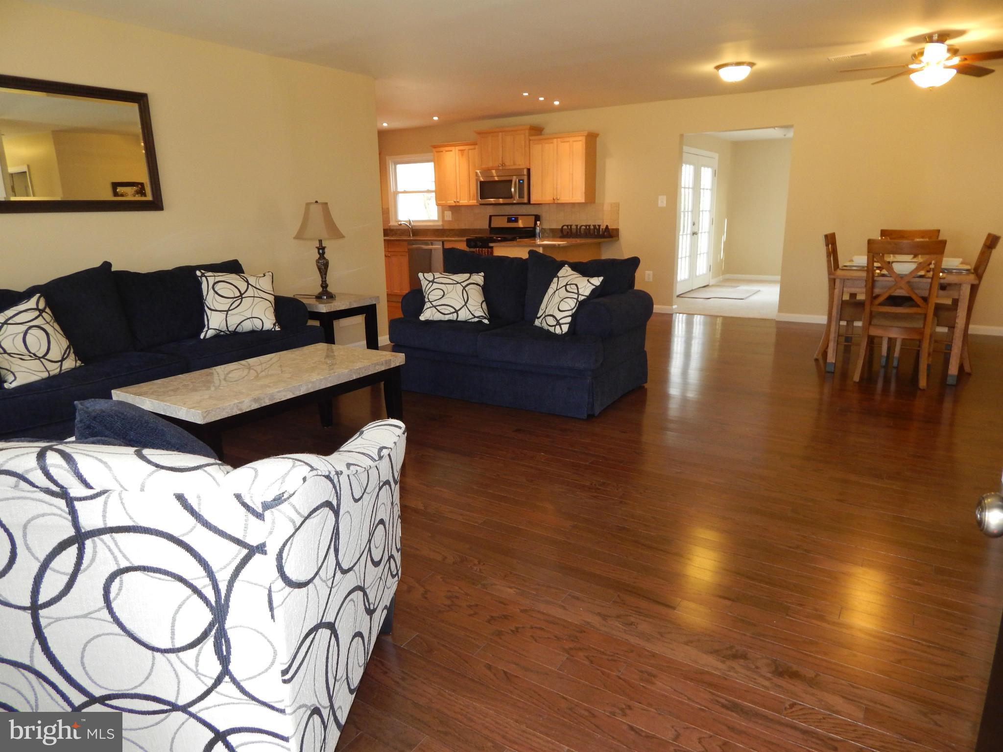 1107 Harvard Road Waldorf, MD 20602 - Photo 11 of 27 Living Room