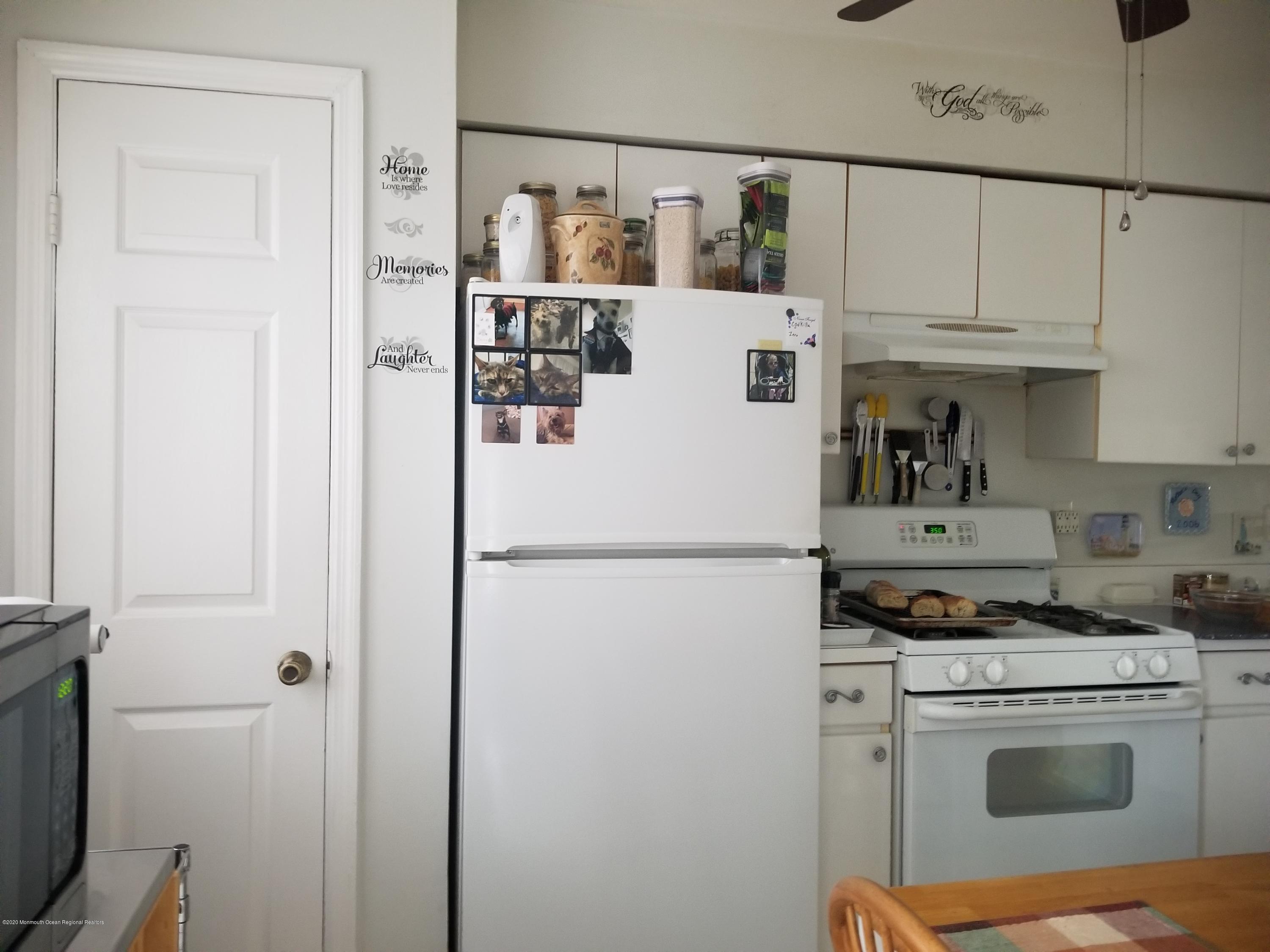 10 Gull Way Keyport, NJ 07735 - Photo 27 of 40 Pantry