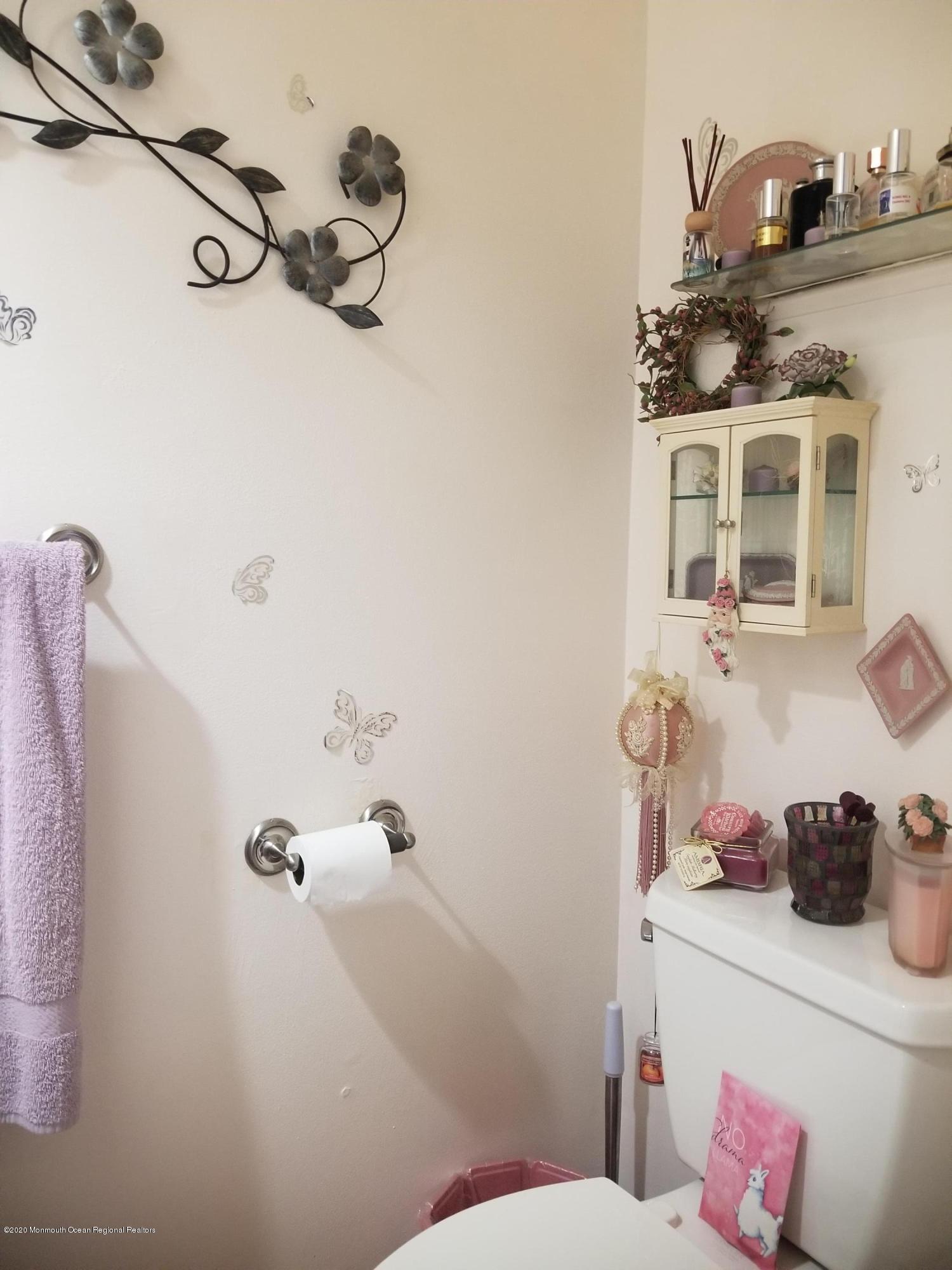 10 Gull Way Keyport, NJ 07735 - Photo 29 of 40 First floor 1/2 bath