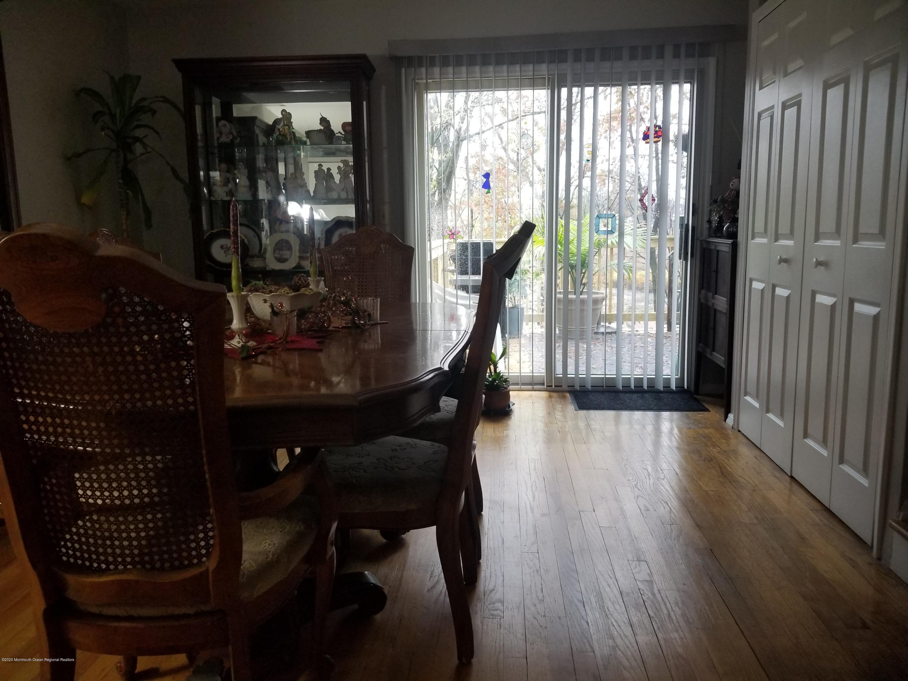10 Gull Way Keyport, NJ 07735 - Photo 8 of 40 Diningroom/livingroom to deck
