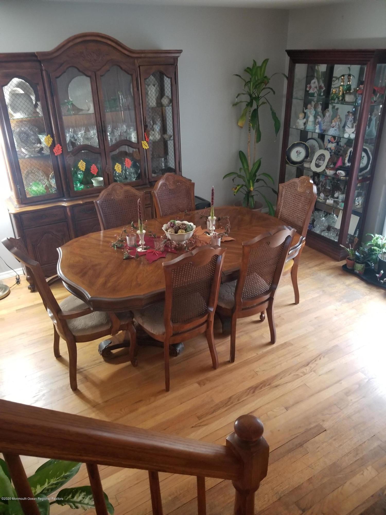 10 Gull Way Keyport, NJ 07735 - Photo 10 of 40 Livingroom/diningroom