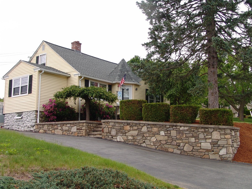 458 Massasoit Road Worcester, MA 01604 - Photo 3 of 25 Gallery Image 3