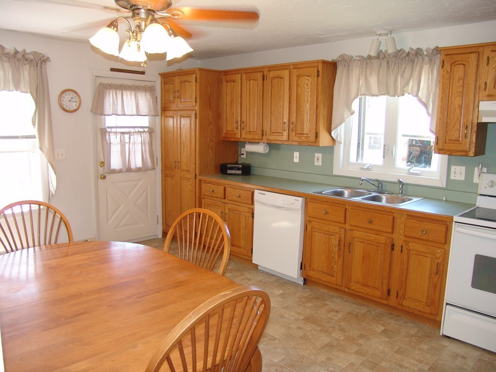 458 Massasoit Road Worcester, MA 01604 - Photo 5 of 25 Gallery Image 5