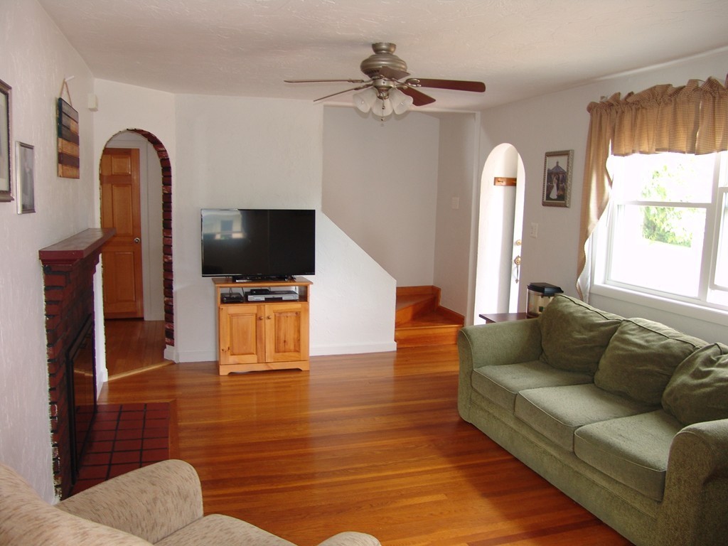 458 Massasoit Road Worcester, MA 01604 - Photo 6 of 25 Gallery Image 6