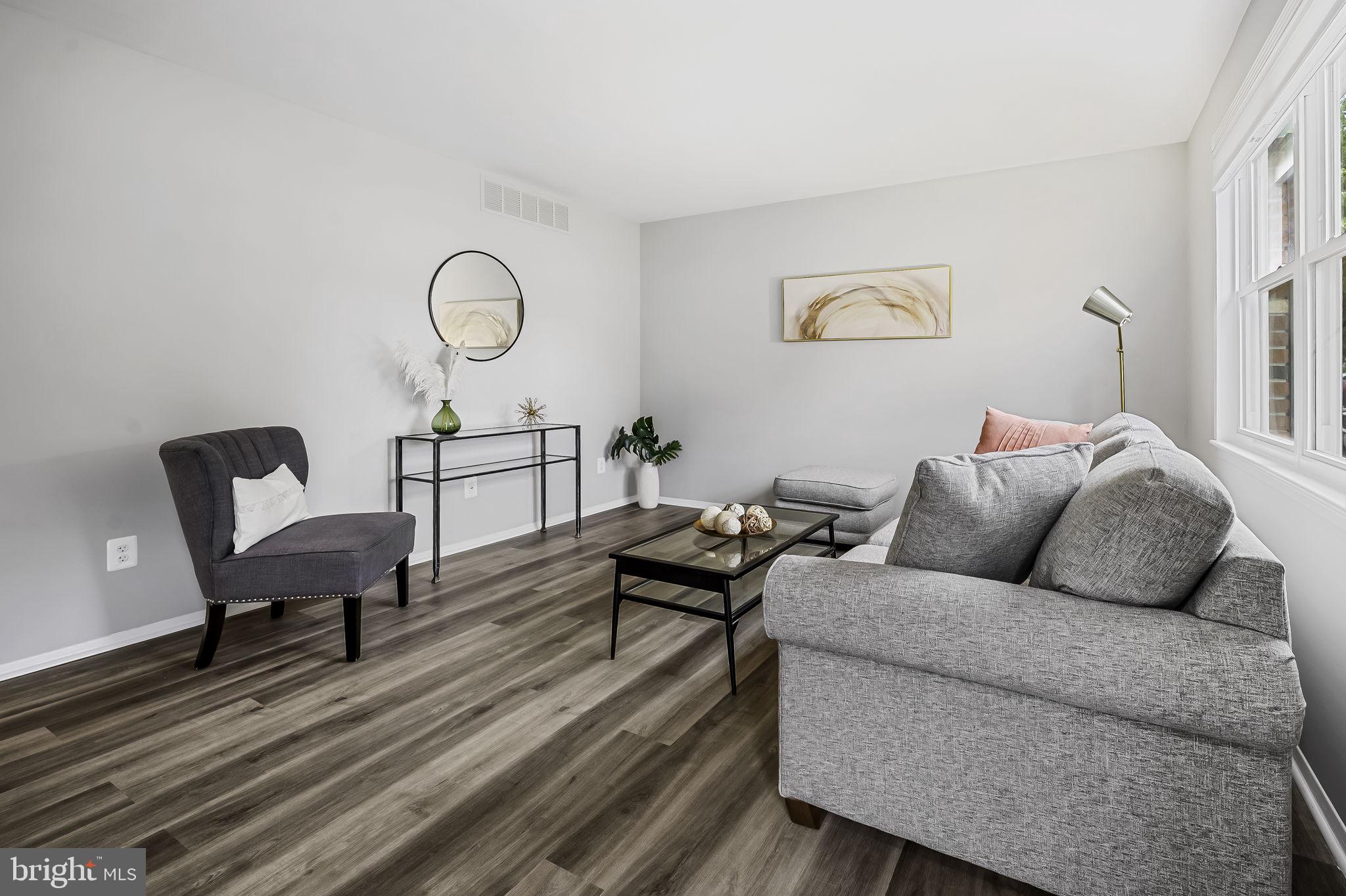 4221 Winterode Way Nottingham, MD 21236 - Photo 4 of 34 Living Room