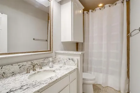 a view of a livingroom with furniture and windows