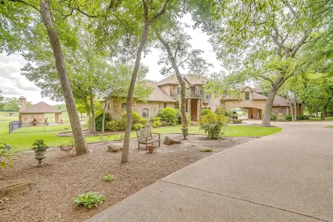 a view of an entryway with workspace