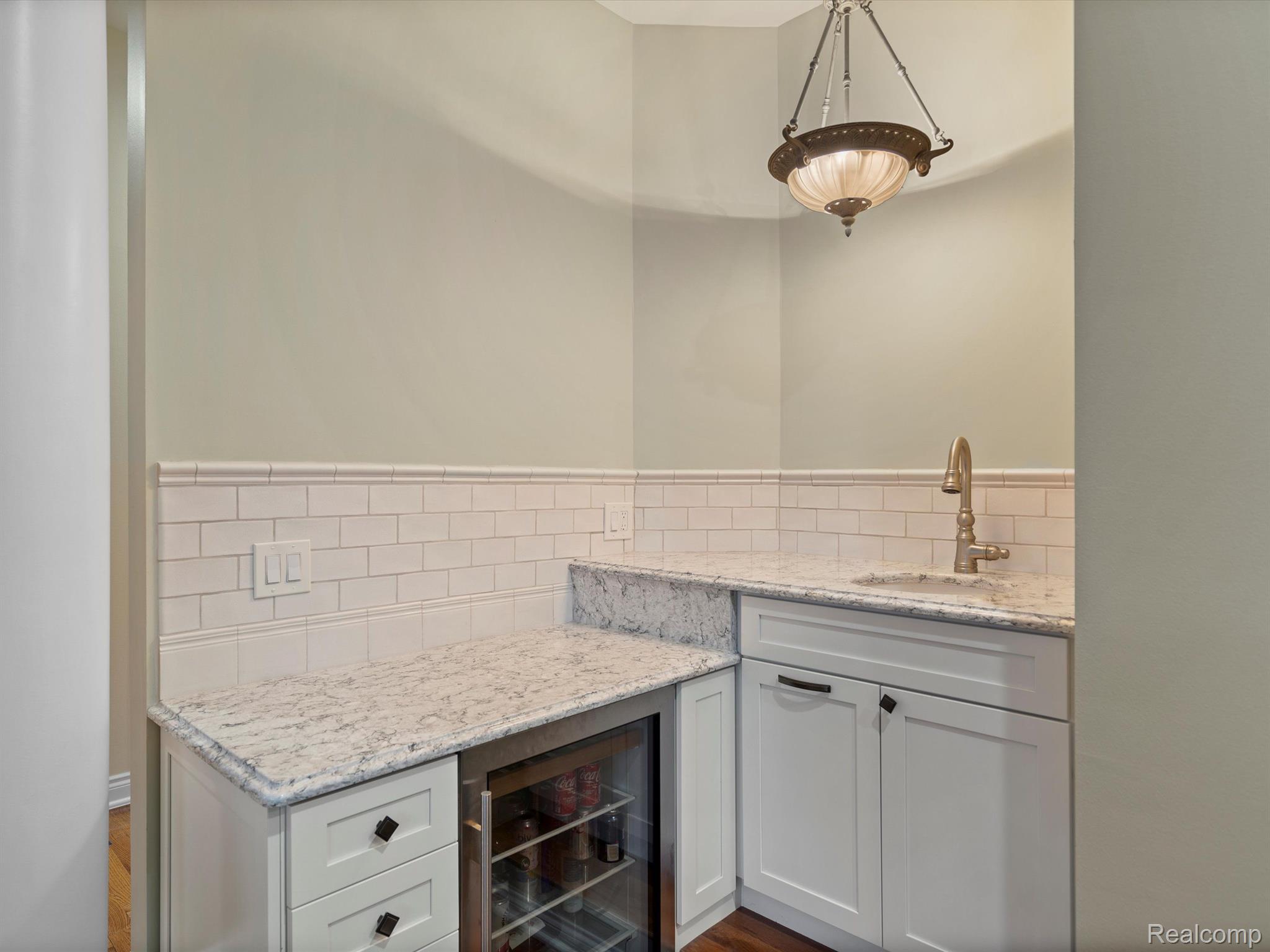 1590 Scenic Hollow Rochester, MI 48306 - Photo 25 of 85 Gallery Image 25