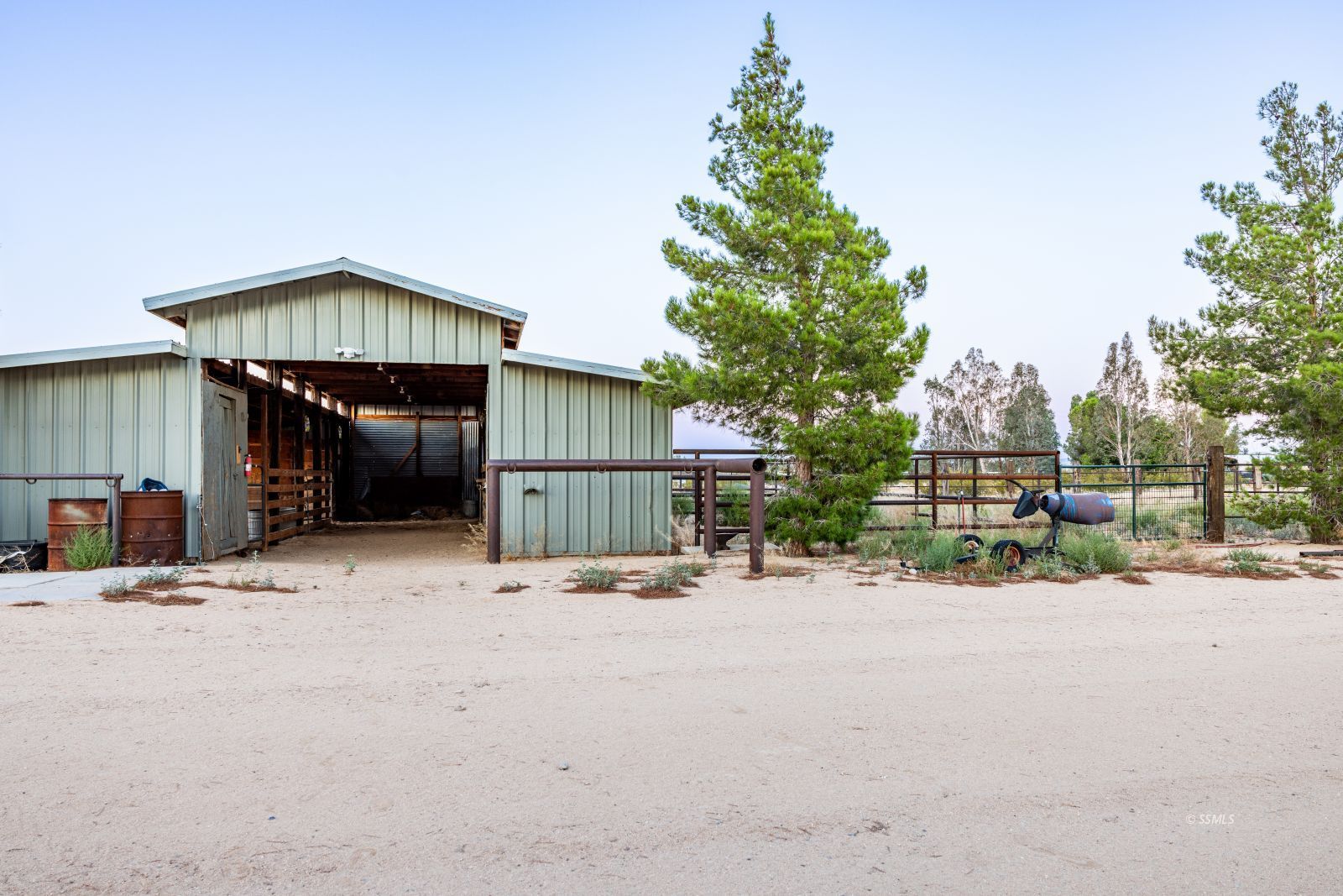 828 North Victor Street Ridgecrest, CA 93555 - Photo 40 of 50 a view of a house with a outdoor space