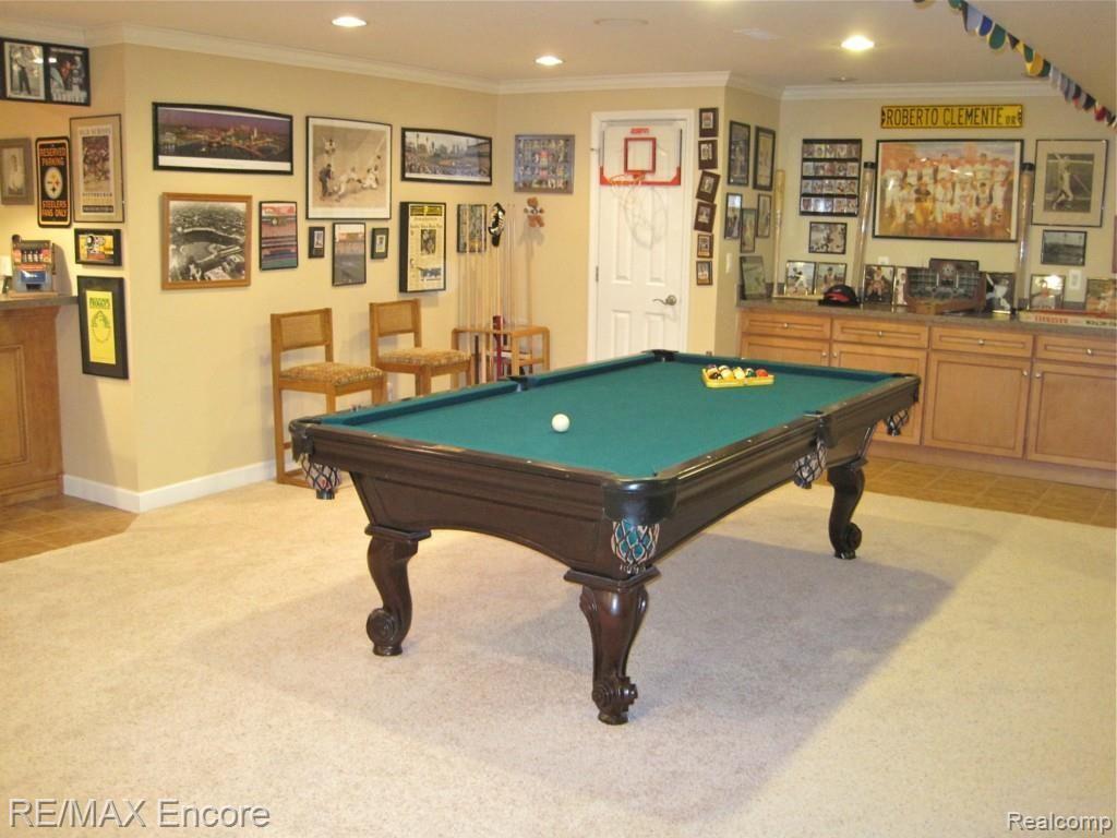 3687 Tremonte Circle, Unit 73 Rochester, MI 48306 - Photo 30 of 43 Family room with pool table