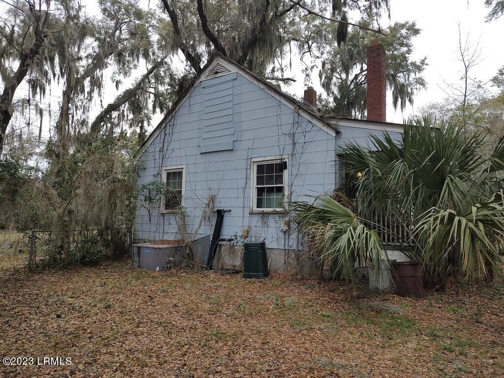 202 Battery Creek Road Beaufort, SC 29902 - Photo 3 of 16 IMG_20230125_140744674