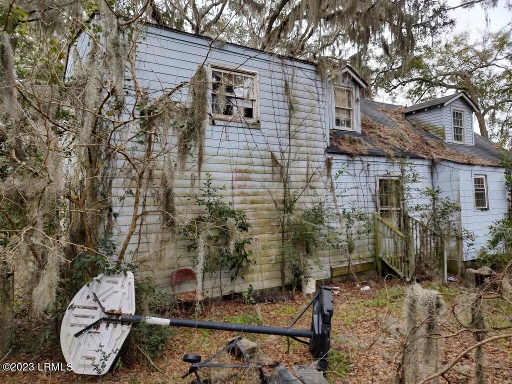 202 Battery Creek Road Beaufort, SC 29902 - Photo 5 of 16 IMG_20230125_141100718_HDR