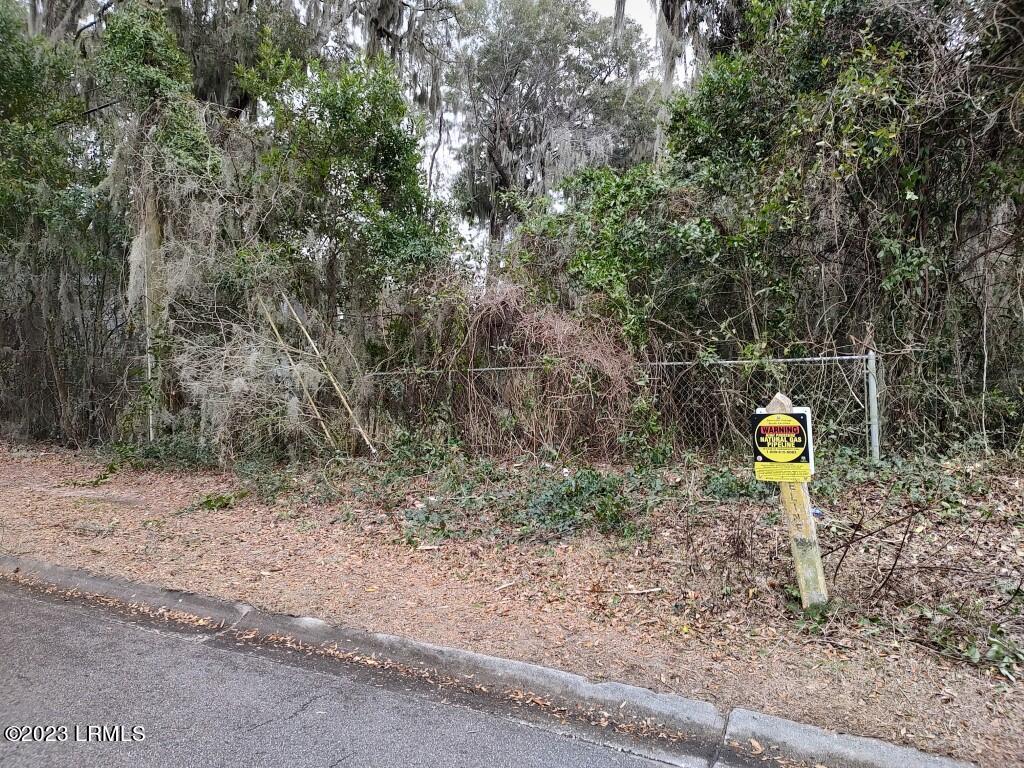 202 Battery Creek Road Beaufort, SC 29902 - Photo 8 of 16 IMG_20230125_141250485_HDR