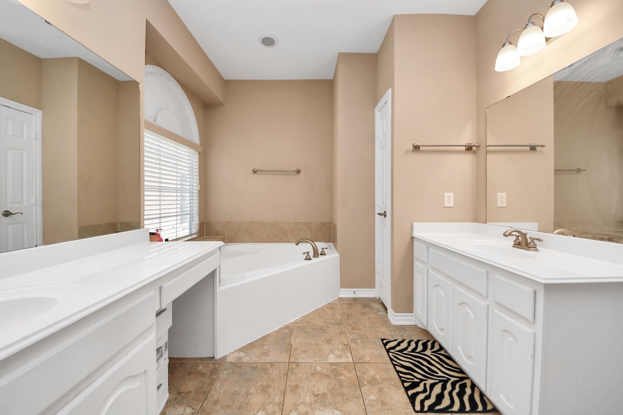 706 River Delta Lane Rosenberg, TX 77469 - Photo 44 of 50 a bathroom with a tub sink and mirror