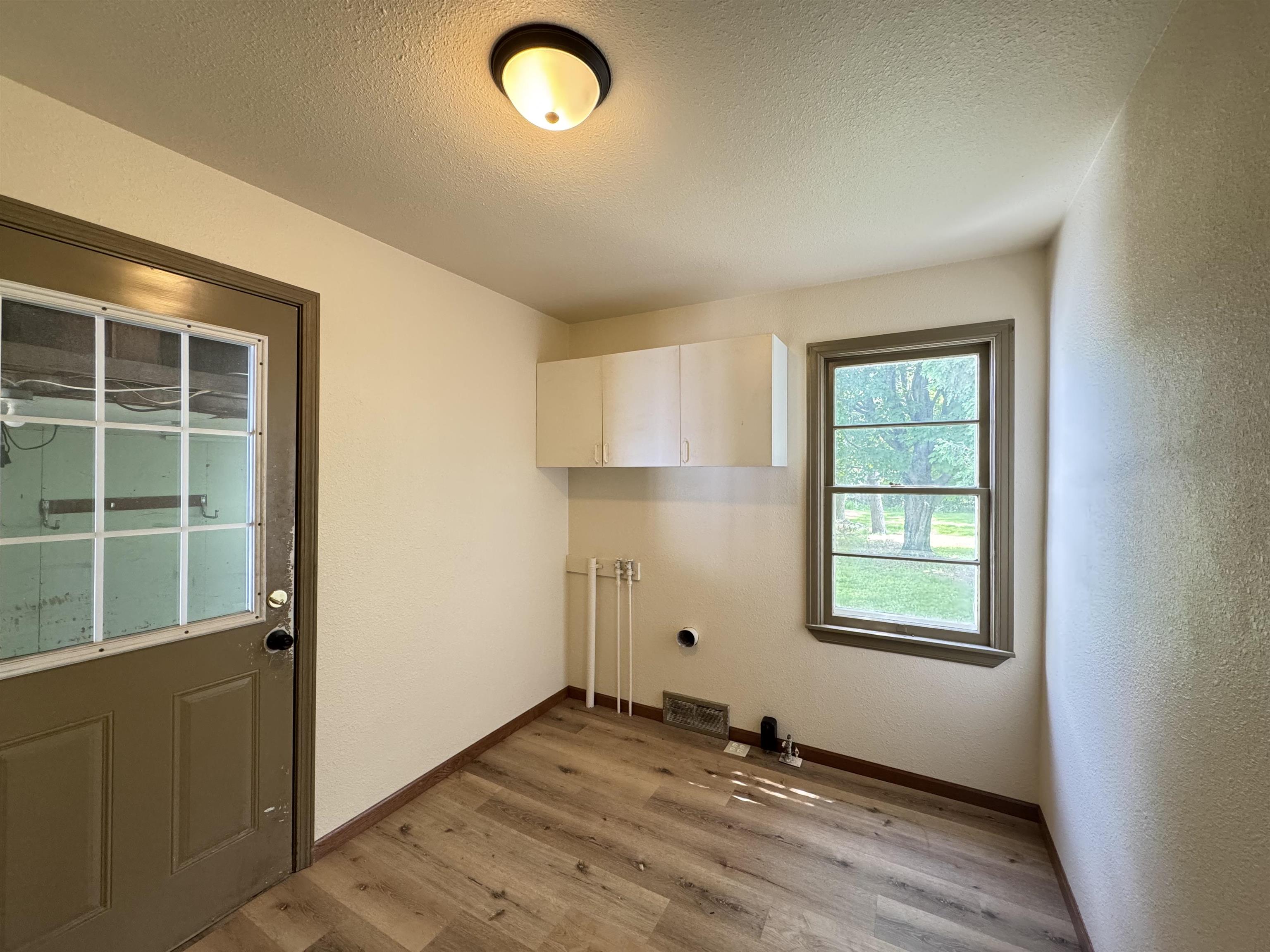 720 East Fulton Street Waupaca, WI 54981 - Photo 10 of 24
