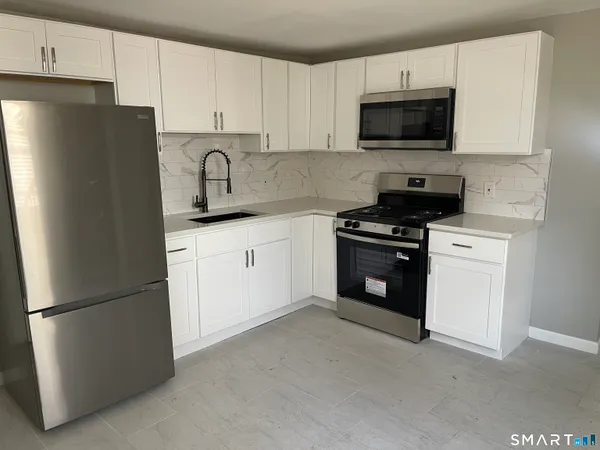 $1,700 | 172 North Street, Unit 1, Bristol, CT 06010