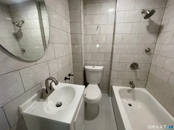 $1,700 | 172 North Street, Unit 1, Bristol, CT 06010