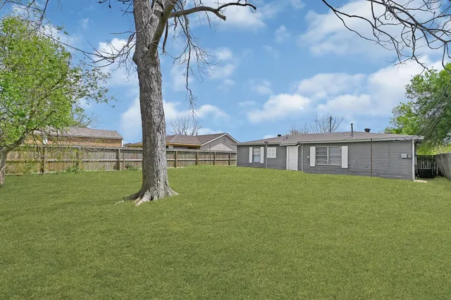 a view of a house with a backyard