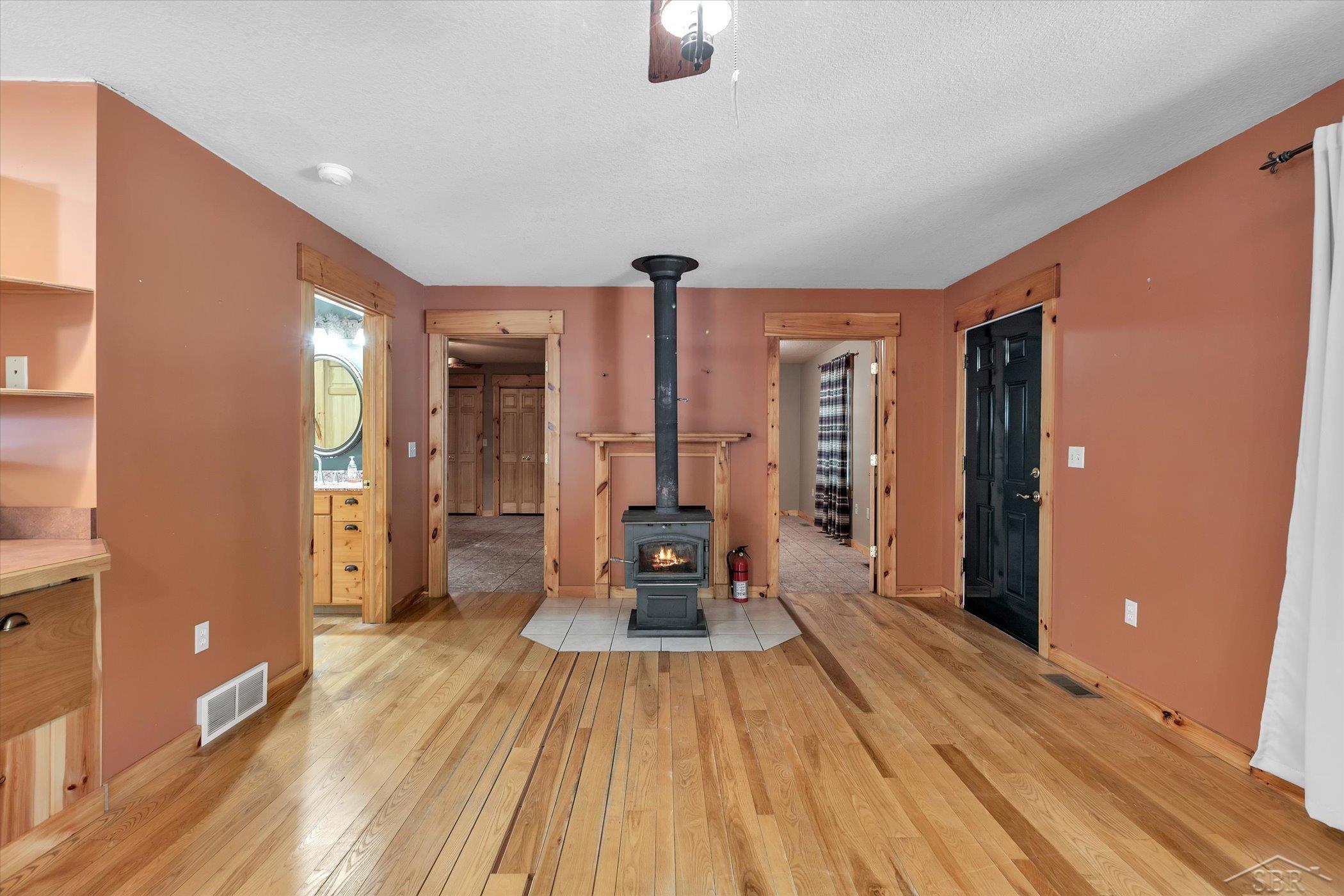 2859 West Chippewa River Road Midland, MI 48640 - Photo 10 of 51 50089692-9.JPG