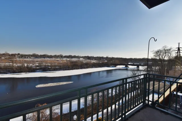 $2,195 | 160 South River Street, Unit 311, Aurora, IL 60506