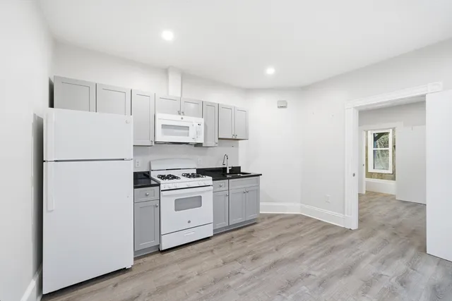 $1,900 | 14-16 Ripley Street, Unit 1R, Malden, MA 02148