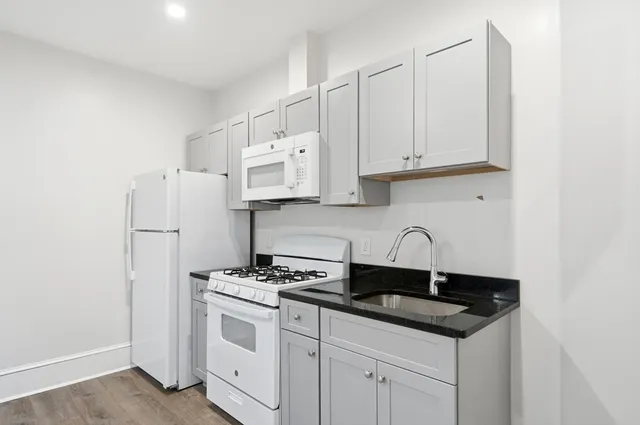 $1,900 | 14-16 Ripley Street, Unit 1R, Malden, MA 02148