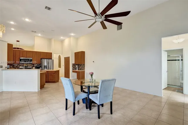a view of a water fountain in front of a building