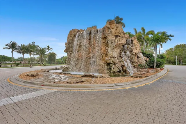 $899,999 | 2024 Northwest 139th Terrace, Pembroke Pines, FL 33028