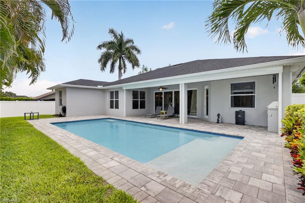 37 Johnnycake Drive Naples, FL 34110 - Photo 2 of 33