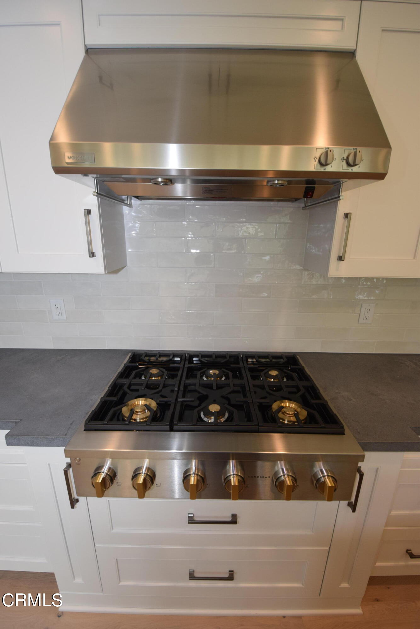 2480 Rondell Road Camarillo, CA 93012 - Photo 22 of 52 a close view of stove