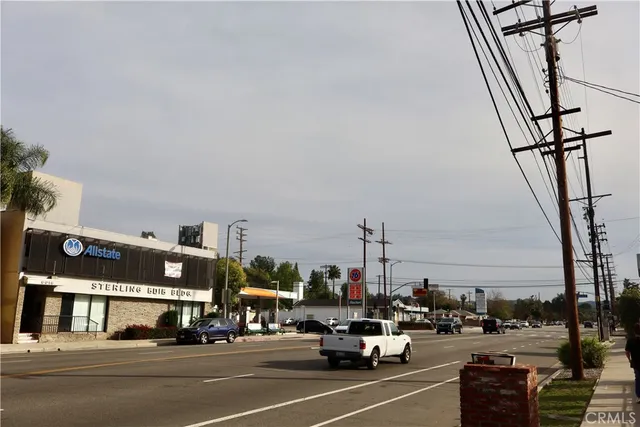 $1,999 | 6016 Fallbrook Avenue, Unit 200, Woodland Hills, CA 91367